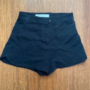 IRO Paris spicy short. Black. High waist.